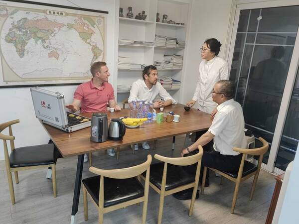 avs厂家来访相关图片